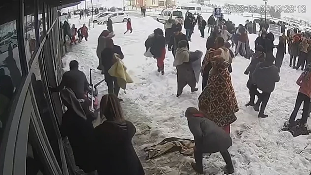 Elbistan merkezli 7,6 büyüklüğündeki deprem anı hastane kamerasında