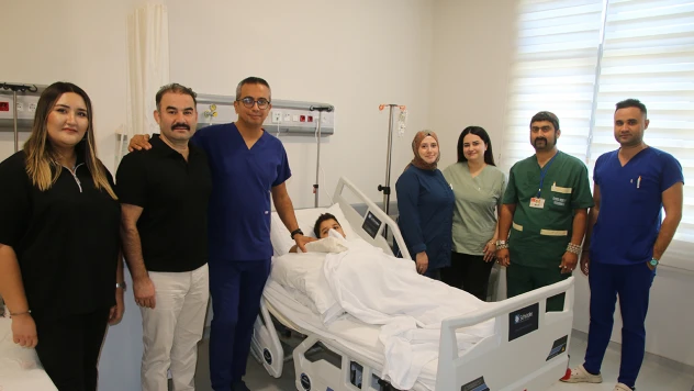 Elini makineye sıkıştıran çocuk, başarılı operasyonla kurtarıldı