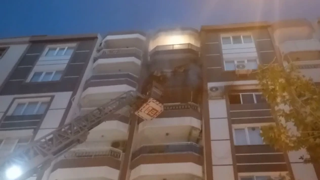 Eşiyle tartışan kişi evini ateşe verdi