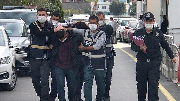 Eve silahlı saldırı düzenleyen iki zanlı tutuklandı