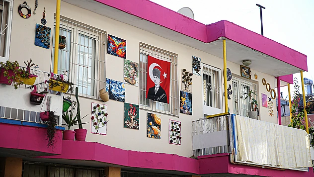 Evlerini dekoratif ürünlerle donattı! Geri dönüşüme dikkat çekti