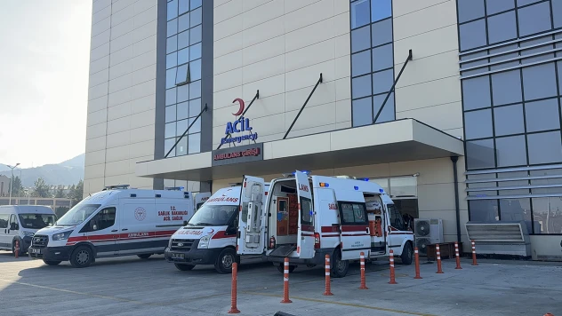 Fabrikanın çatısından düşen işçi öldü