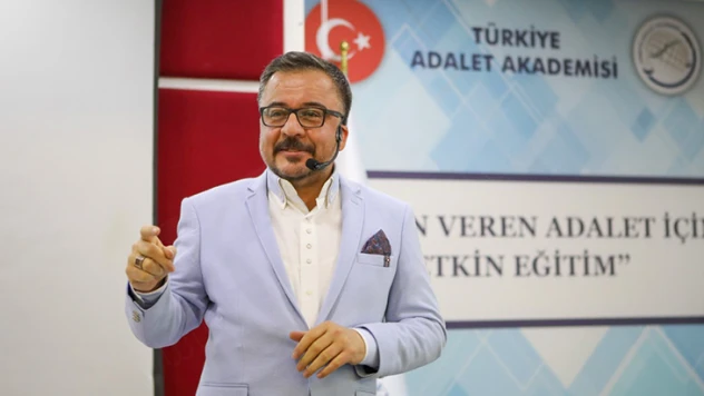 Fatih Akbaba Elbistan'da kadın okurlarıyla buluşuyor