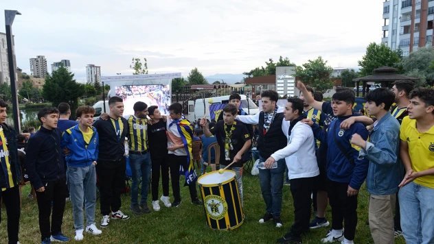 Final Four heyecanı Kahramanmaraş'ta dev ekranlarda izlendi