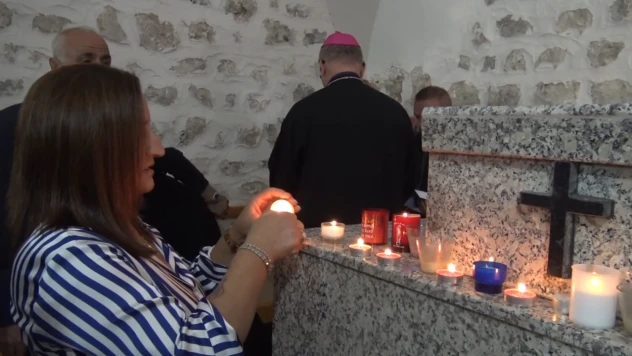 Fransa'da yaşayan Asuriler köylerinde ayin yaptı