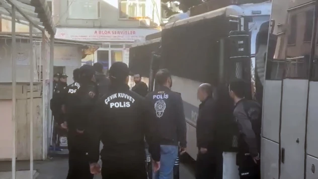 Futbolda bahis soruşturması kapsamında gözaltına alınan 38 şüpheli sağlık kontrolünden geçirildi