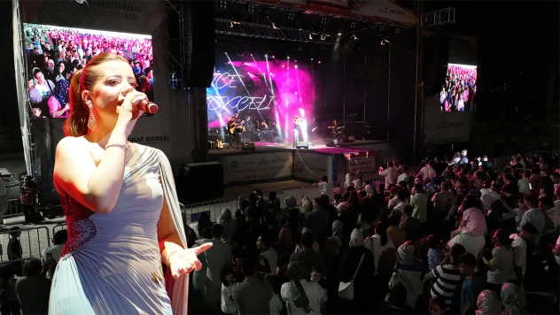 Geleneksel Ağustos Fuarı'nda Hatice Gökçeli, sahne aldı