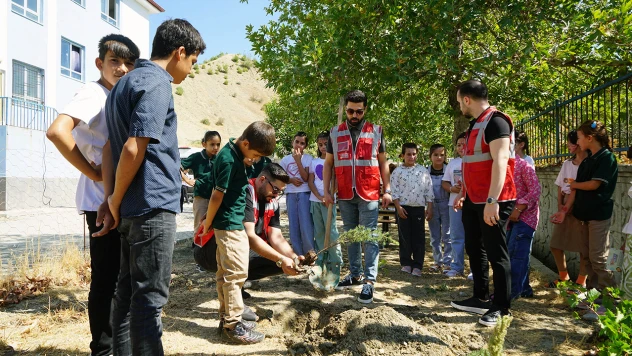 Gençlik Meclisi'nden minik yüreklere büyük dokunuş