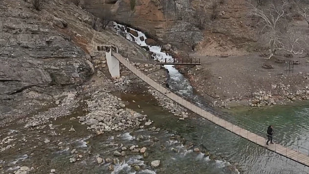 Göksu Şelalesi, yenilenen köprüsüyle doğaseverlere keyifli yolculuk sunuyor