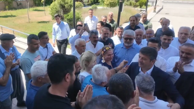 Göreve iade edilen Adıyaman Belediye Başkanı mesaisine başladı