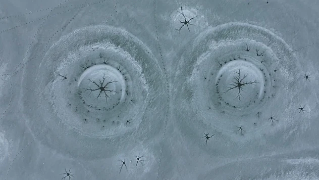 Gümüşören Barajı'nda göz bebeklerine benzeyen buz oluşumları