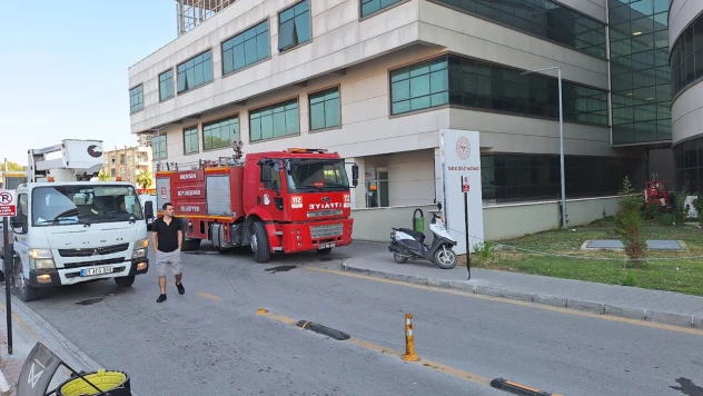 Hastanenin bodrumunda çıkan yangın paniğe neden oldu