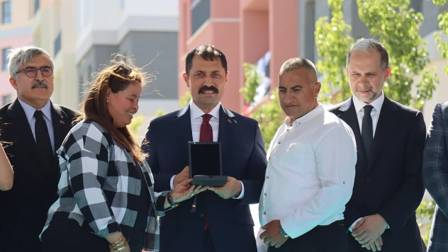 Hatay'da 22 bin 239 deprem konutu ve iş yerinin daha hak sahibi belirlendi