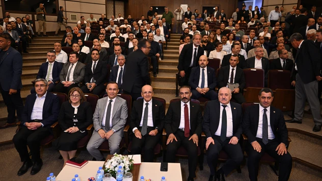 Hazine ve Maliye Bakanı Şimşek, Gaziantep'te iş insanlarıyla buluştu