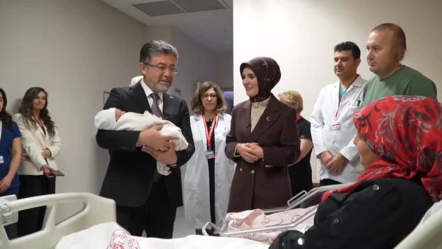 Her yeni doğan bebek ve yeni evli çift adına bir fidan