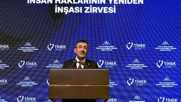 Herkesin eşit şartlarda yarıştığı bir toplumsal ortam oluşturmalıyız