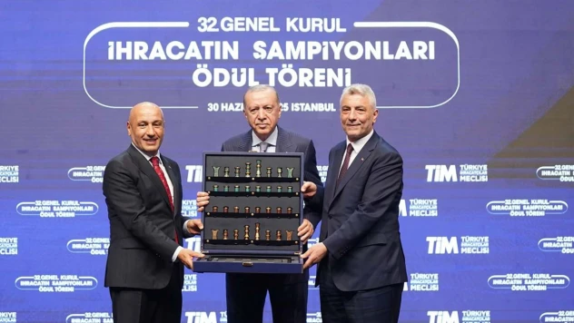 İhracatın şampiyonları ödüllerini, Cumhurbaşkanı Erdoğan'dan aldı