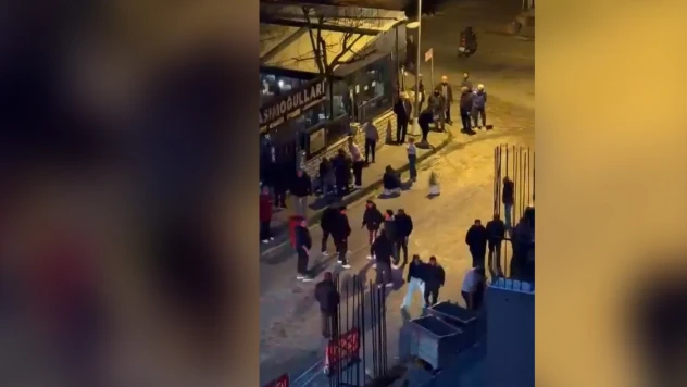 İki grup arasında çıkan bıçaklı kavga kanlı bitti