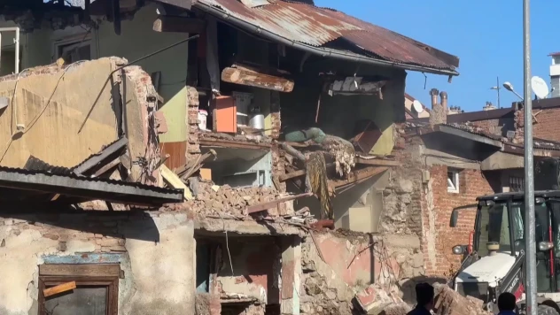 İki katlı evde patlama! 1 kişi yaralandı