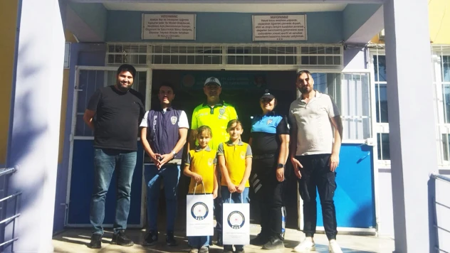 İki kız kardeş buldukları parayı bakın ne yaptı?