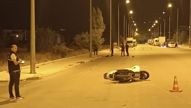 İki motosiklet kafa kafaya çarpıştı! 2 kişi öldü, 1 kişi yaralandı