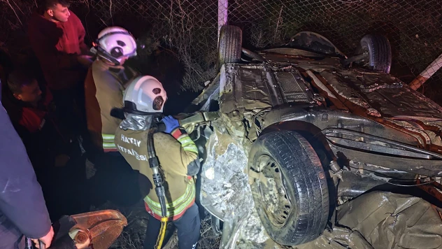 İki otomobilin çarpışması sonucu 2 kişi öldü, 3 kişi yaralandı