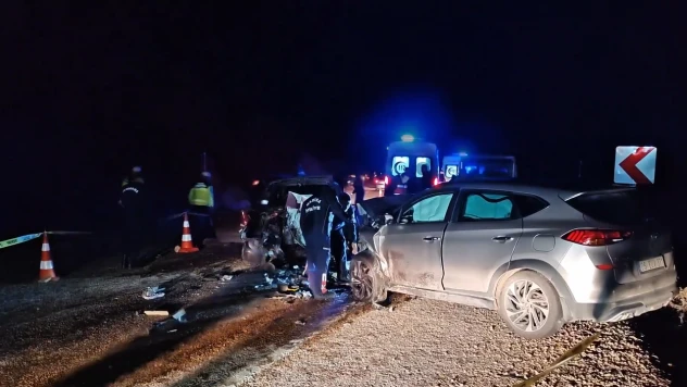 İki otomobilin çarpıştı 3 kişi öldü, 1 kişi yaralandı