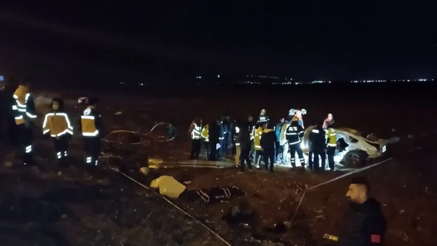 İki otomobilin çarpıştığı kazada 3 kişi öldü, 3 kişi yaralandı