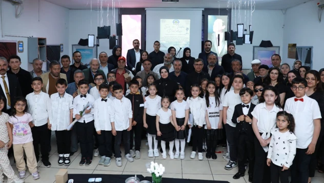 İlkokul öğrencileri, dede ve ninelerini ağırladı