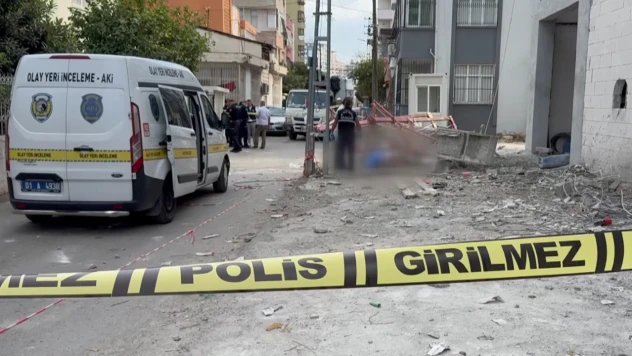 İnşaat faciası! İskele düştü, bir işçi hayatını kaybetti