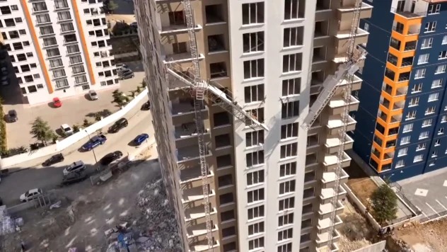 İnşaatın 12'nci katında facia! 2 işçi aşağıya düştü