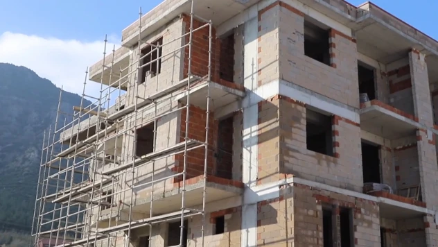 İnşaatın 2. katından düşen işçi hayatını kaybetti