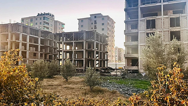 İnşaattan düşen işçi hayatını kaybetti