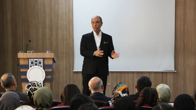 İş insanı Şahin Balcıoğlu, genç tasarımcılarla deneyimlerini paylaştı