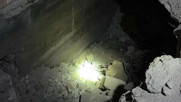 İş makinesiyle kaçak kazı yapan 3 şüpheli suçüstü yakalandı