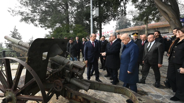 İstiklal Madalyası Türk Bayrağında gururla dalgalandı