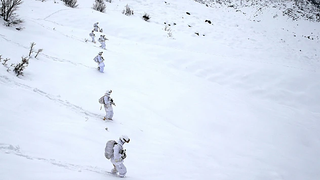 JÖH'lerden 2 metreyi bulan karda operasyon