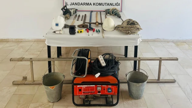 Kaçak kazı yapan 4 zanlı suçüstü yakalandı