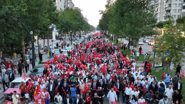 Kahramanmaraş, Demokrasi ve Milli Birlik kortejinde buluştu