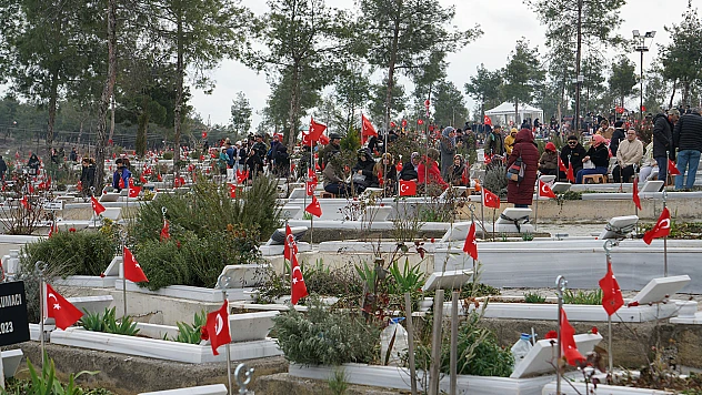 Kahramanmaraş deprem şehitliğinde vefa nöbeti