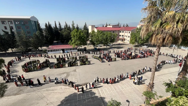 Kahramanmaraş Hacı Mehmet Kalay Kız AİHL'den Gazze'ye selam
