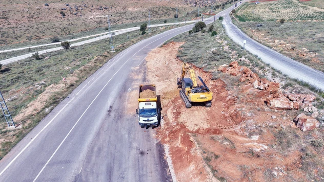 Kahramanmaraş'ın Afşin ilçesi kırsalında ulaşım atağı