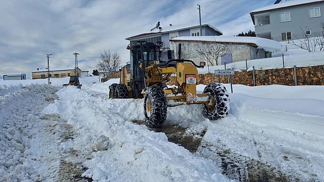 Kahramanmaraş'ın ilçelerinde karla yoğun mücadele