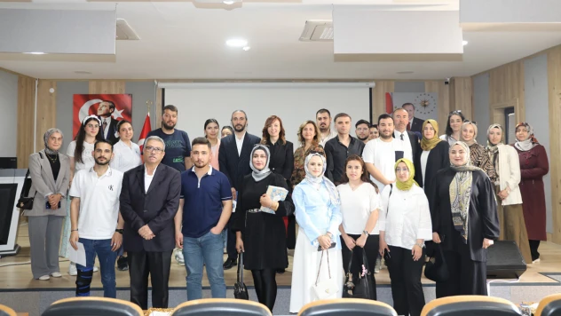 Kahramanmaraş İstiklal Üniversitesi'nda aile paneli düzenlendi