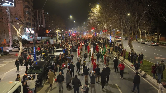 Kahramanmaraş kırmızı ve beyaza büründü