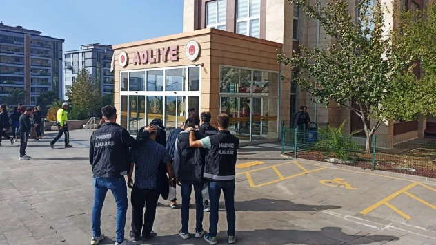 Kahramanmaraş polisi, uyuşturucu ve aranan şahıslara geçit vermedi