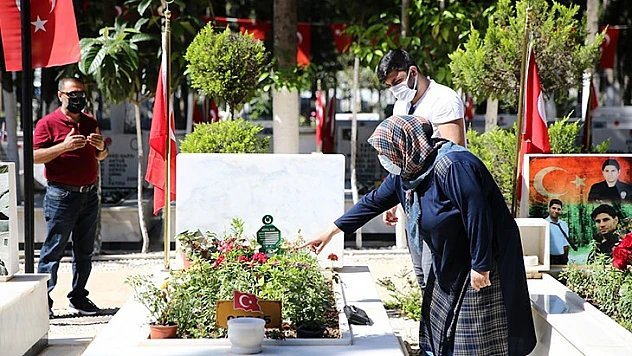 Kahramanmaraş şehitliğinde hüzünlü Ramazan Bayramı arifesi