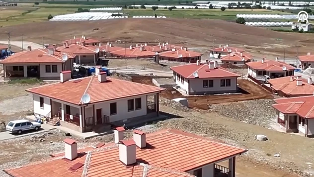 Kahramanmaraş'ta 3 bin köy evinin anahtarı AFAD'a teslim edildi