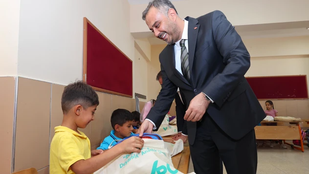 Kahramanmaraş'ta 7 bin öğrenciye kırtasiye seti desteği