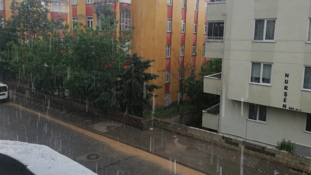 Kahramanmaraş'ta aniden bastıran sağanak etkili oldu